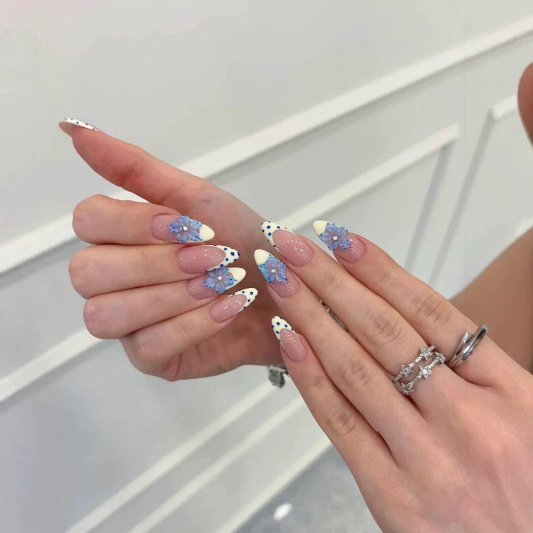 Künstlerisches Press-On-Nagelset mit floralem und Punktedesign Brehn
