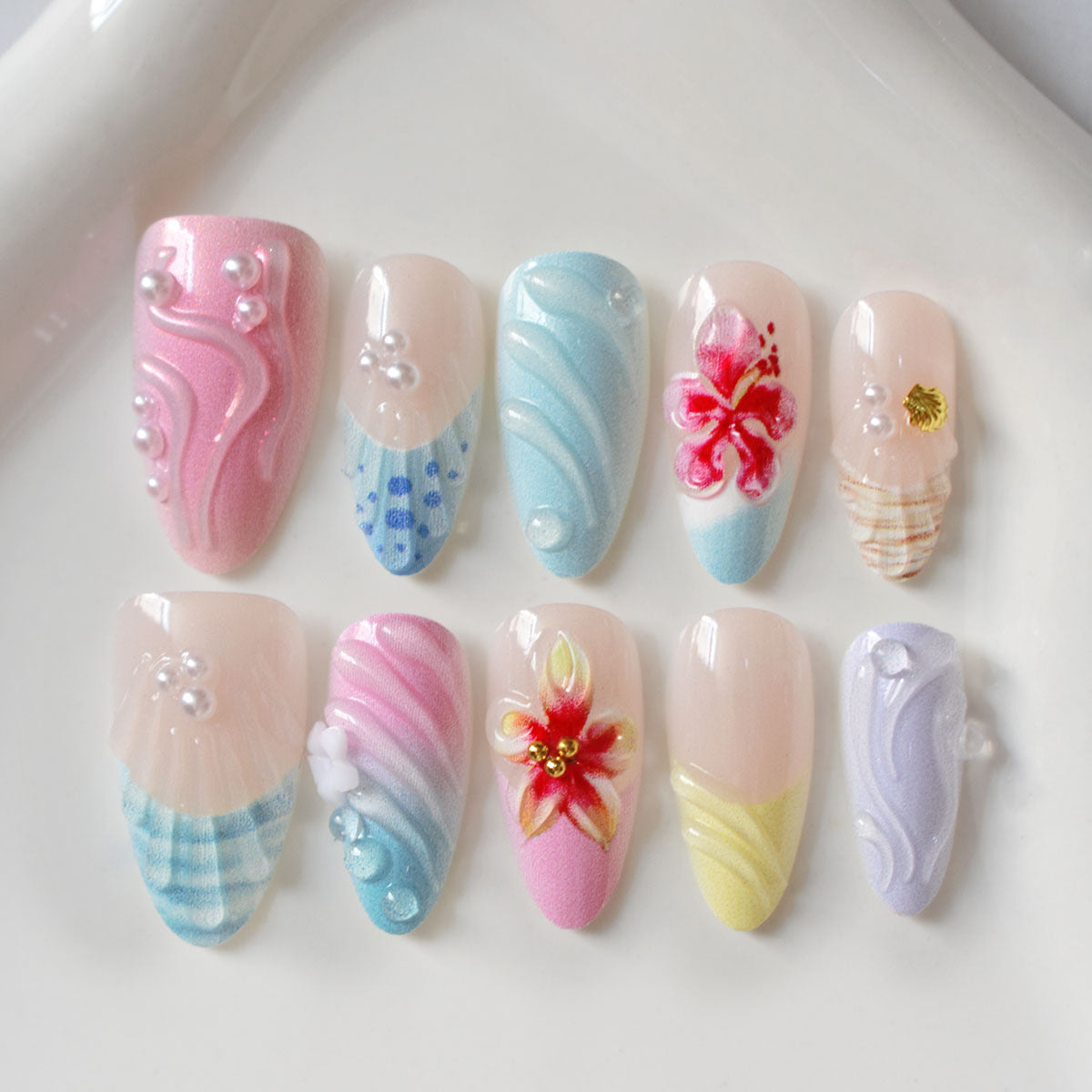 Dekorative 3D Blumen- und Muschel-Press-On-Nagelkunst Brehn