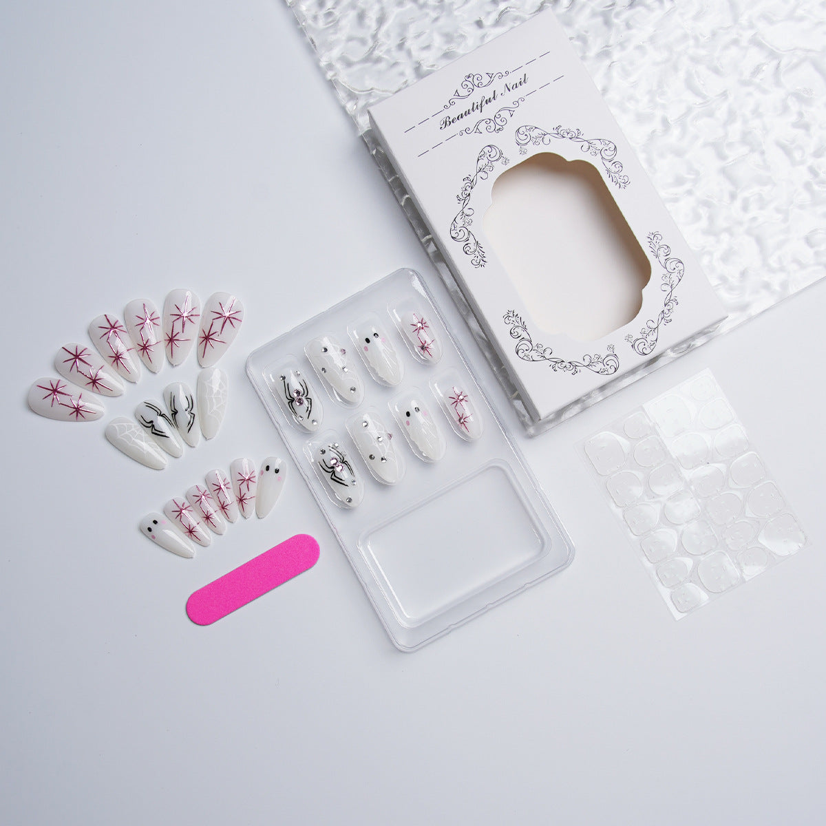 Kunstvolles Nagelset mit Edelstahl-Applikationen Brehn