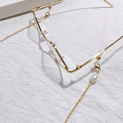 Elegante Schmuckhalterkette mit Perlen- und Goldakzenten Brehn