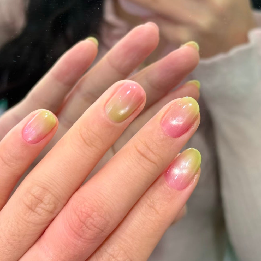 Kunstnägel mit Elegantem Ombre-Design Brehn