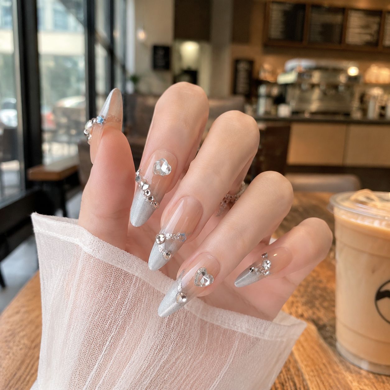 Elegante mit Strass veredelte Press-On Nägel Brehn
