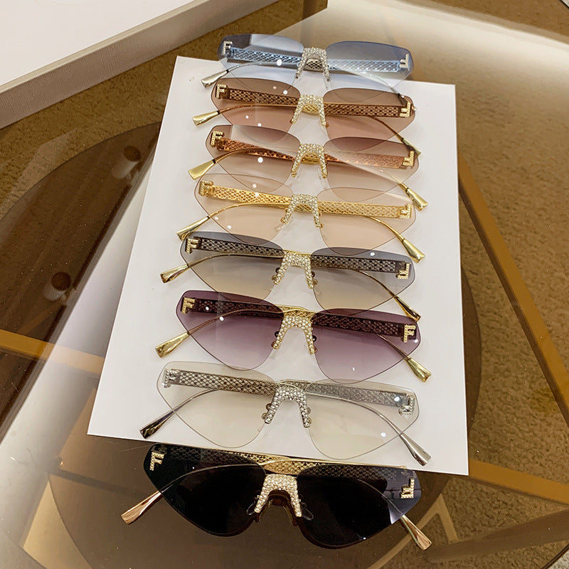 Damen Designer Katzenaugen-Sonnenbrille mit funkelndem Strass-Besatz Brehn