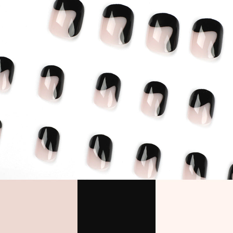 Kunstvolle Nagelkunst mit elegantem Wellenmuster und modernen Akzenten Brehn