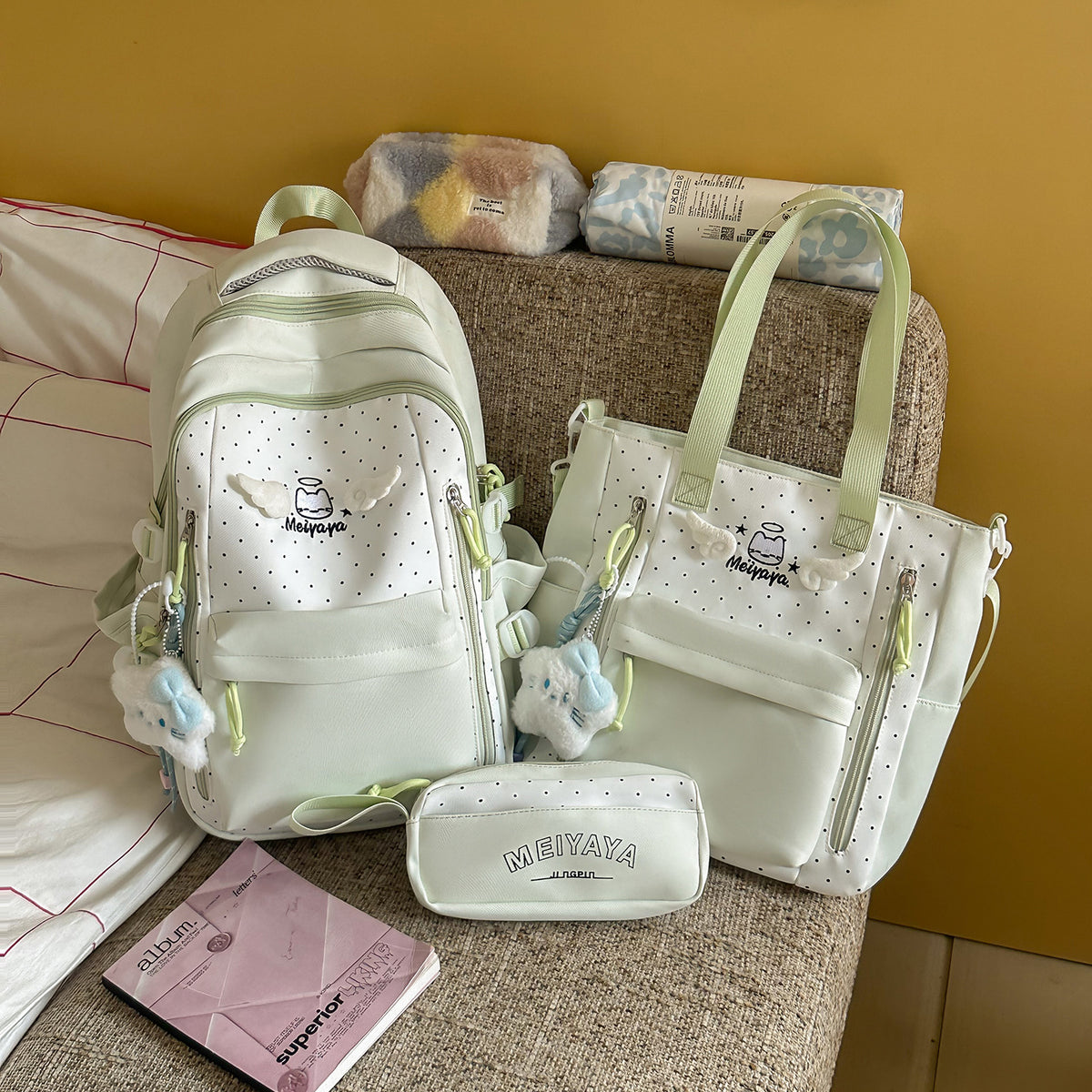 Stylischer gepunkteter Rucksack mit dekorativen Akzenten Brehn