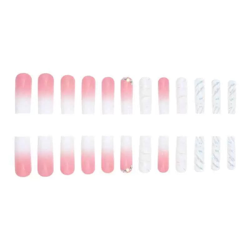 Kunstnagelset mit glamourösen 3D-Akzenten und transparentem Design Brehn