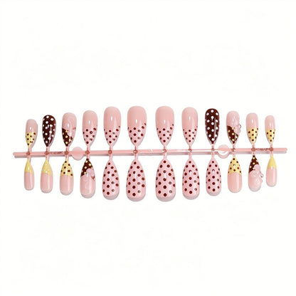 Kreatives Kunstnagelset mit Blumen- und Punkte-Design Brehn