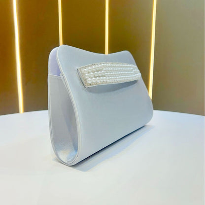 Perlenakzentierte Abend-Clutch