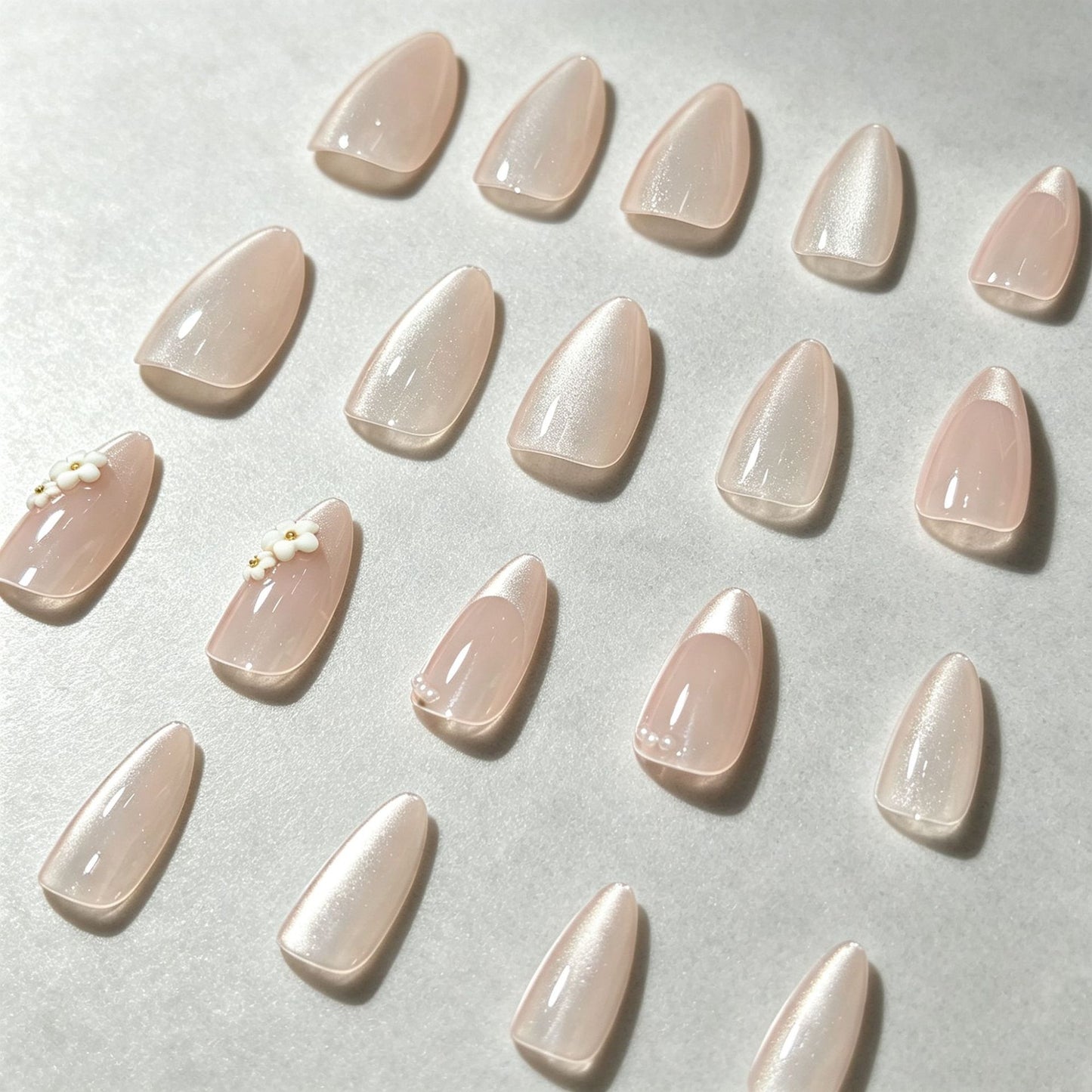 Elegante Blumen Nageldesign Press-On Tipps Brehn