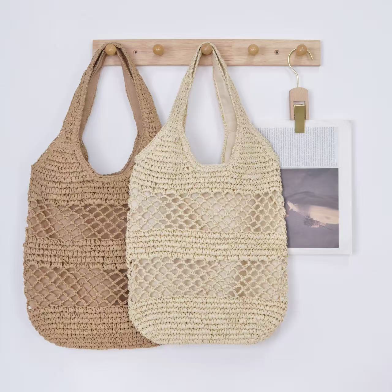 Handtasche Aus Geflochtenem Naturmaterial mit Quastendetails Brehn