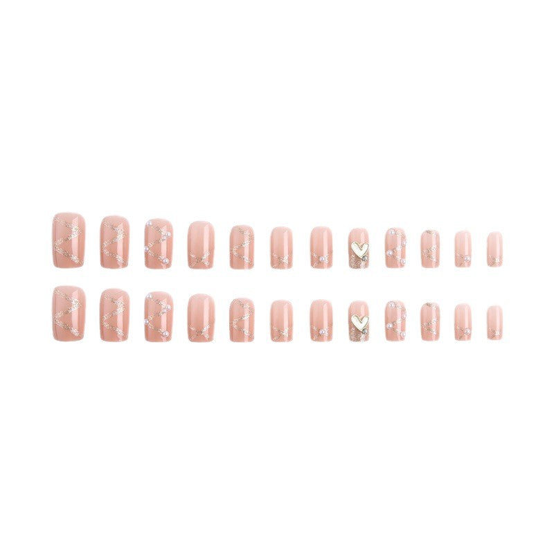 Kunstnagelset mit eleganten Perlen- und Glitzerakzenten Brehn