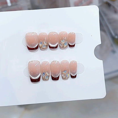 Elegante French Tip Design Press-On Nägel mit Glitter und dekorativen Akzenten Brehn