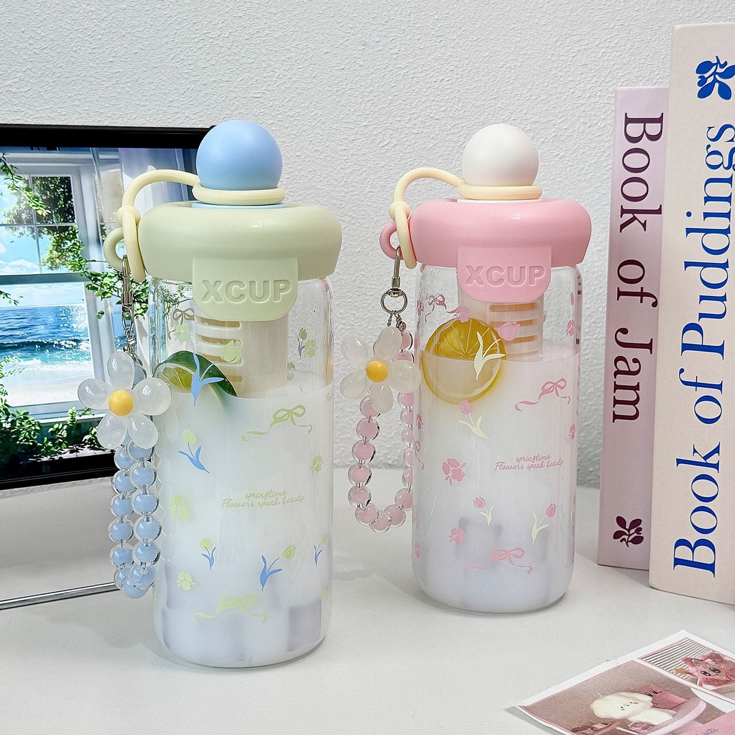 Damen Flasche mit integriertem Fruchteinleger und Schlüsselanhänger Brehn