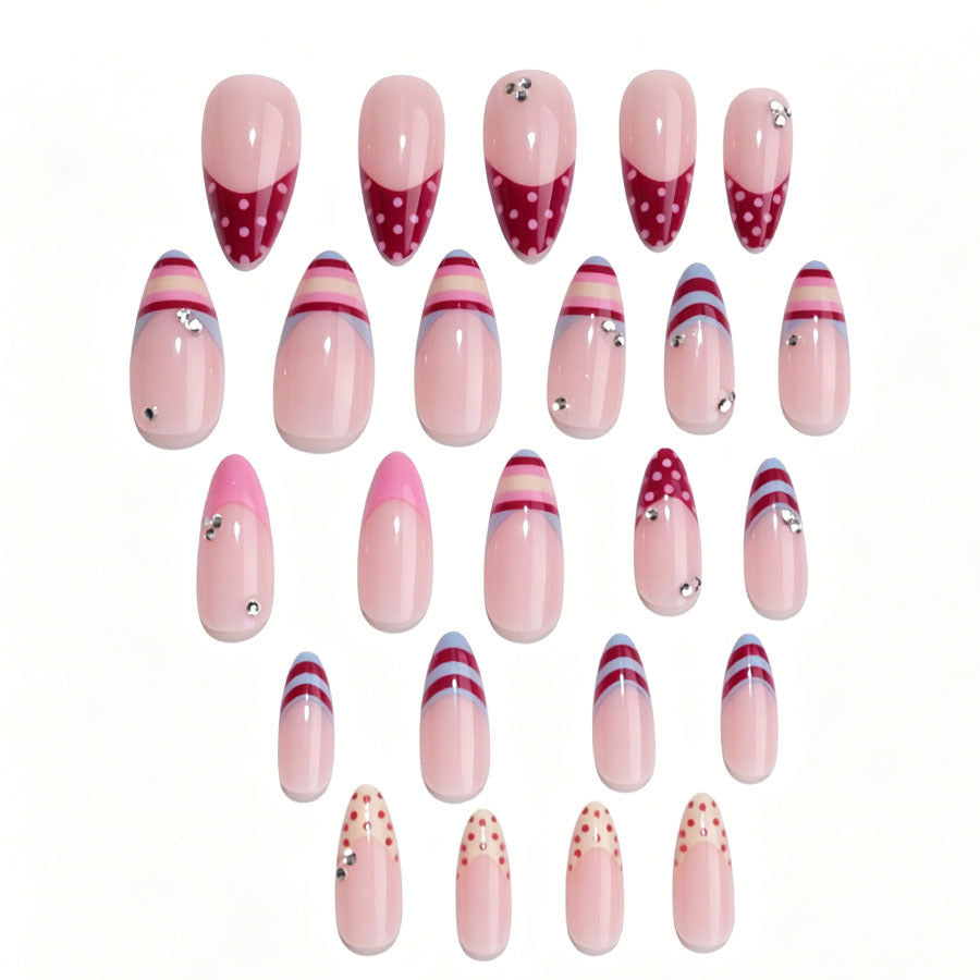 Kunstnagelset mit eleganten 3D-Details und kunstvollem Design Brehn