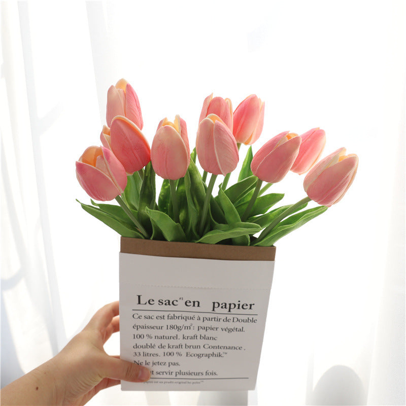 Künstlicher dekorativer Tulpenstrauß