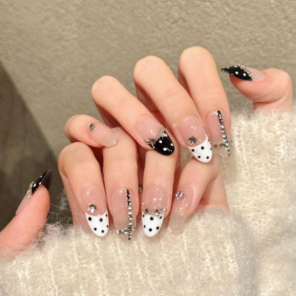 Dekorativer Press-On-Nagelset mit Strass und Punktdesign