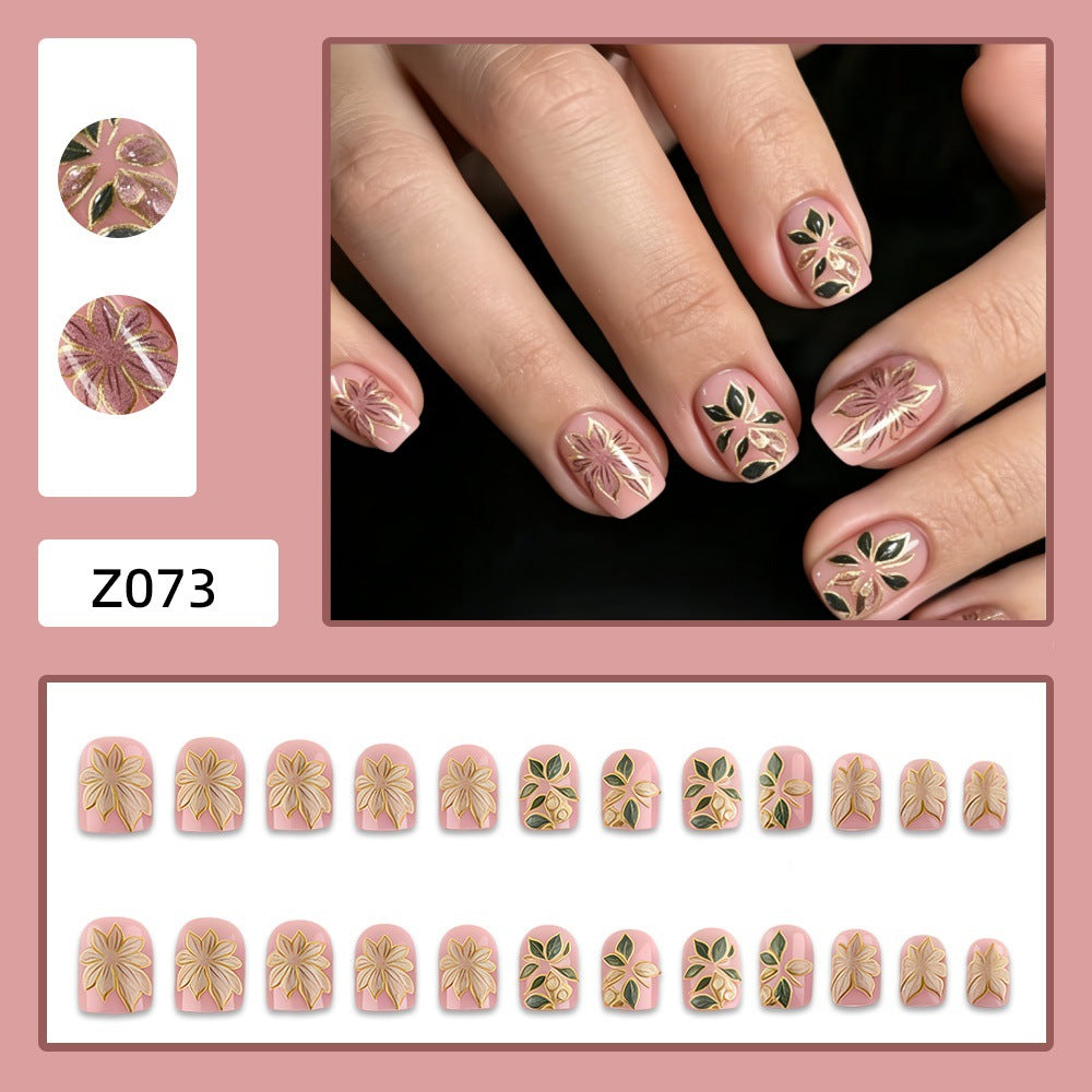 Kunstnägel mit romantischen floralem Design Brehn