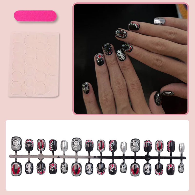 Kunstnagelset mit kreativen Mustern und glamourösen Details Brehn