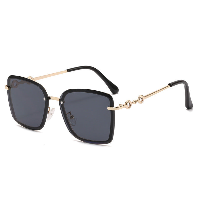 Damen quadratische Sonnenbrille mit verspiegelten Gläsern und elegantem Detail Brehn