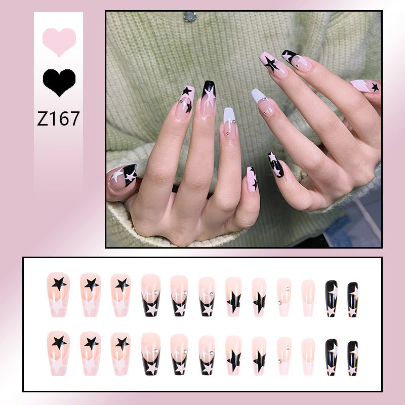 Kunstnagelset mit eleganten Wellenmustern und zarten Perlenakzenten Brehn