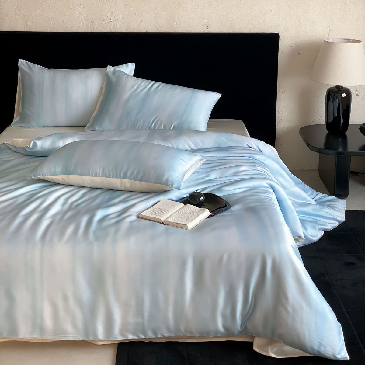 Luxuriöses Satin-Bettwäscheset mit seidig-glänzender Oberfläche