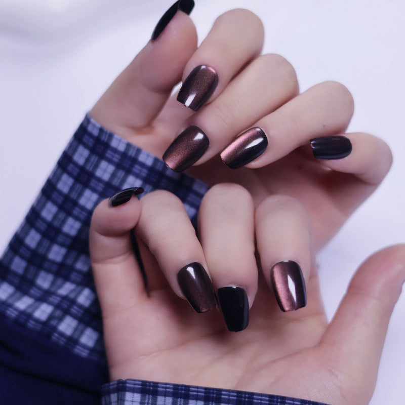 Kunstnägel mit schimmerndem Metallic-Finish Brehn