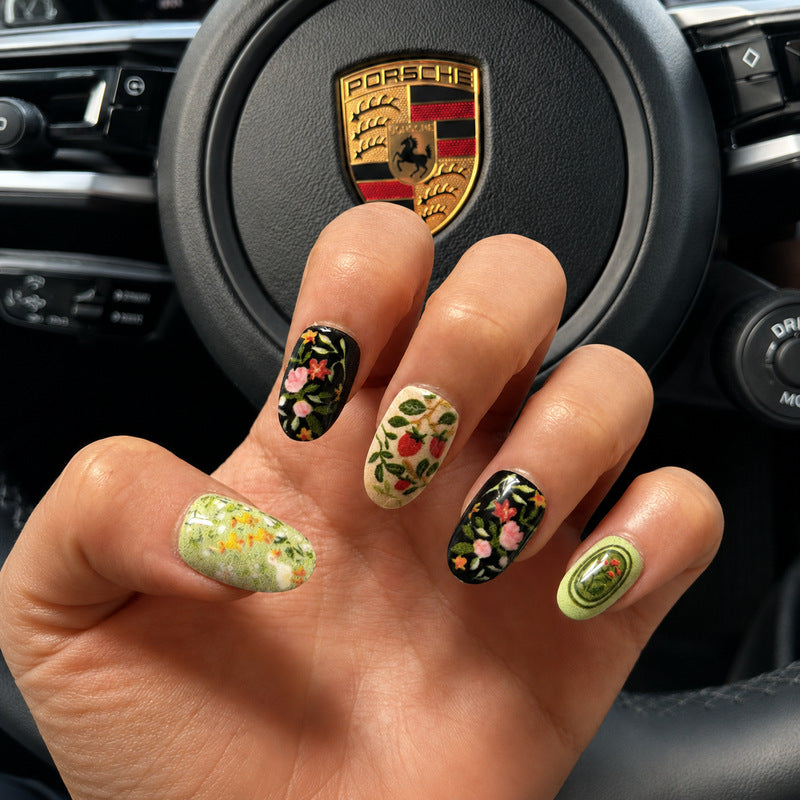Kunstnägel mit floralem Design Brehn