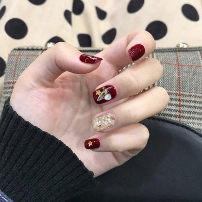 Kunstvolle Nagelverlängerungen mit elegantem Blattmuster Brehn