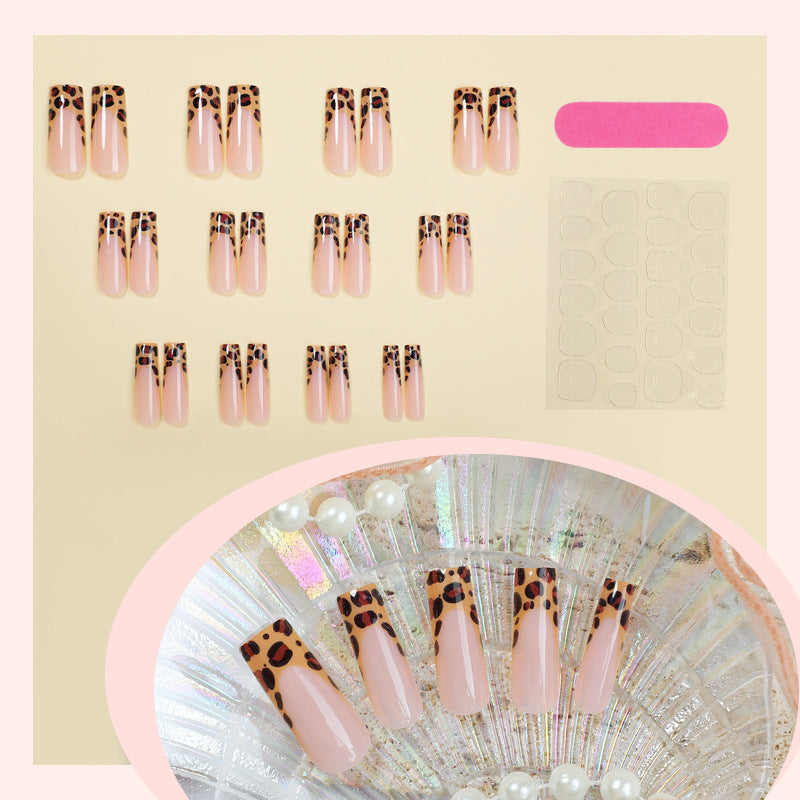 Stilvolles Press-On-Nagelset mit modernem Leopardenmuster-Design Brehn