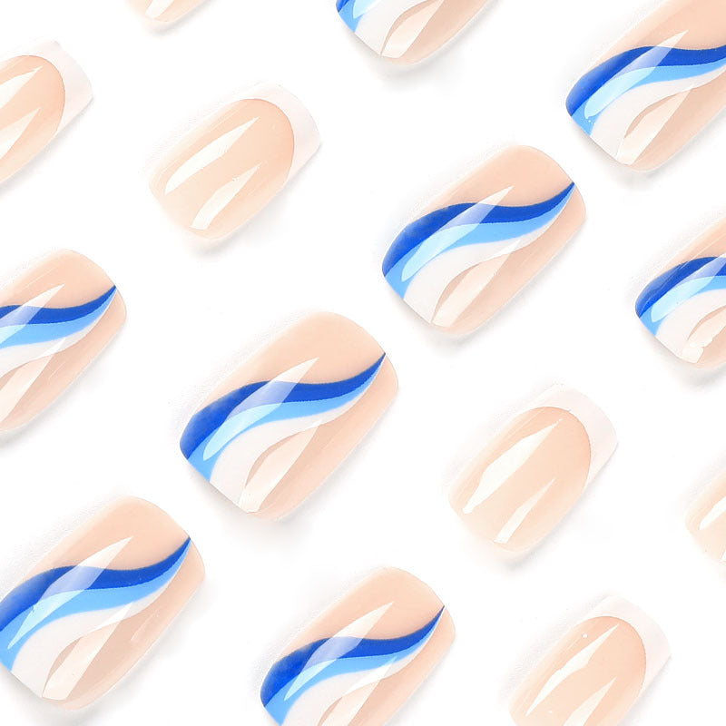 Kunstvolle und elegante Nagelverlängerungen mit Wellen-Design Brehn
