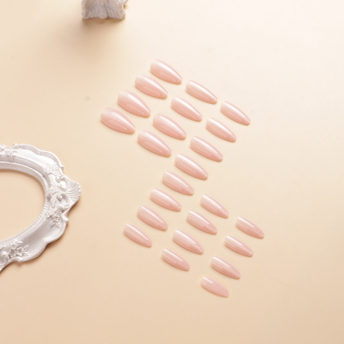 Glänzende Stiletto Press-On-Nagelverlängerungen Brehn