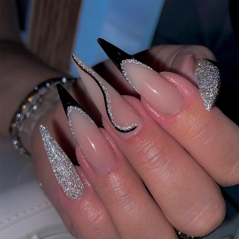 Elegante Stiletto Press-On Nagelkunst mit Strass-Akzenten Brehn