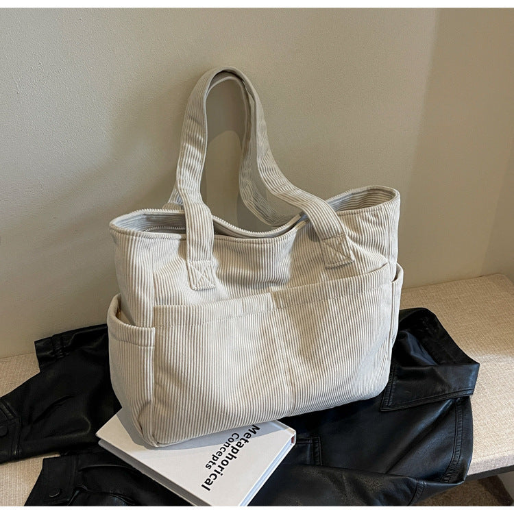 Multifunktionale Schultertasche mit Großen Außenfächern Brehn