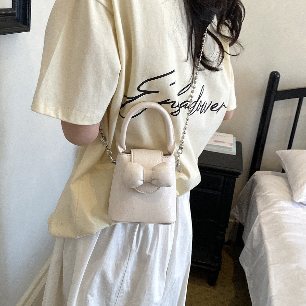 Bogen-verziertes Mini-Handtasche