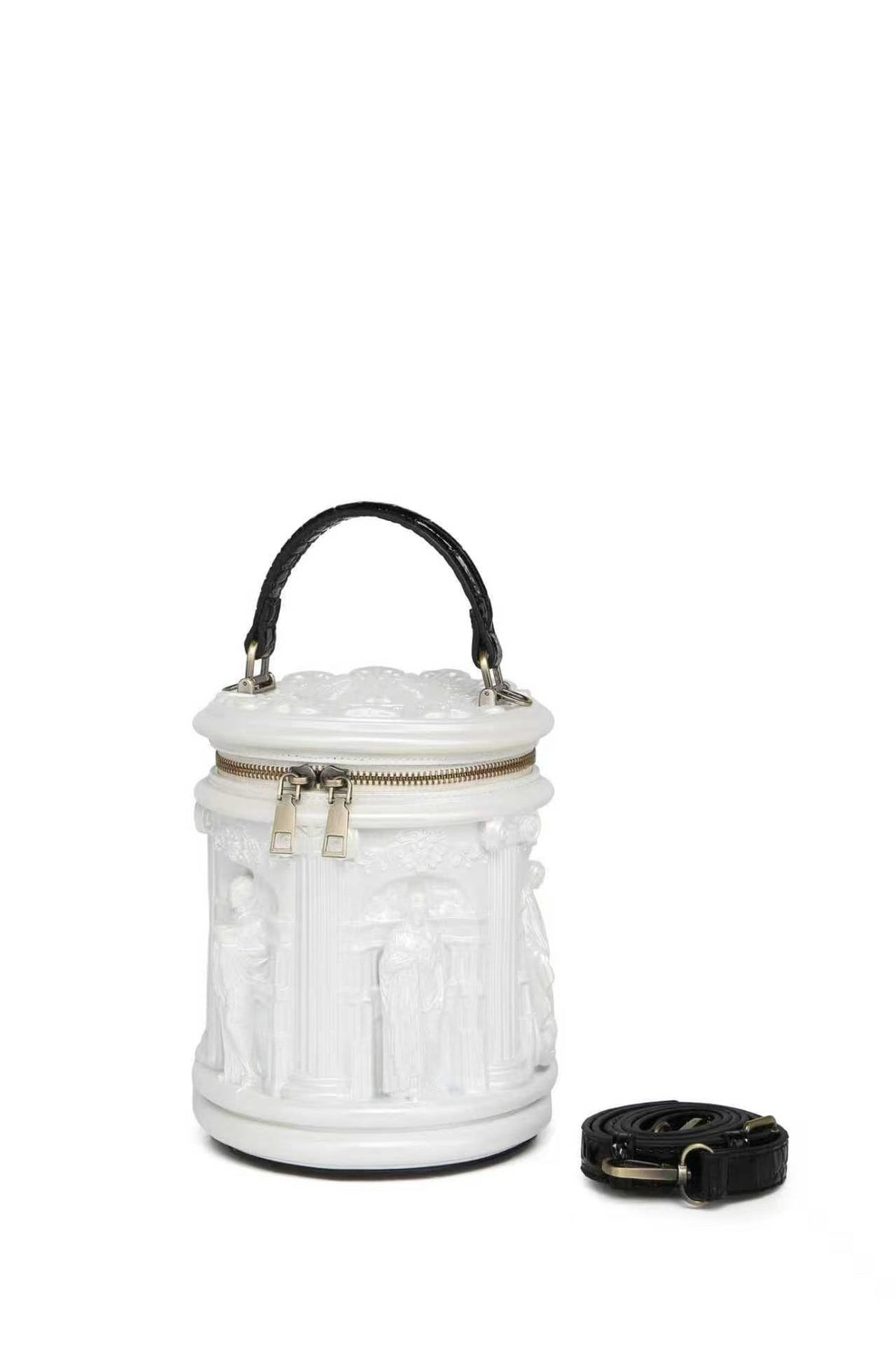Skulpturaler Henkel-Eimer-Tasche
