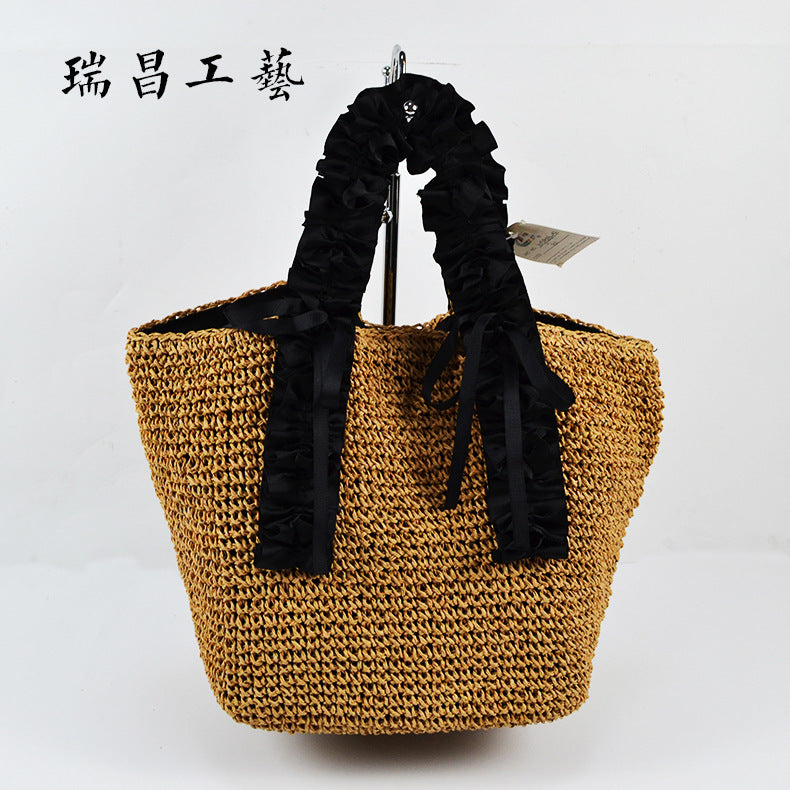 Gehäkelte Strandtasche mit Eleganten Satinakzenten Brehn