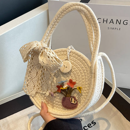 Handgefertigte Blumenakzent-Strohtasche