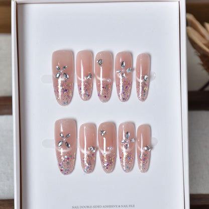 Elegantes, mit Glitzer versehenes Press-On-Nail-Design Brehn