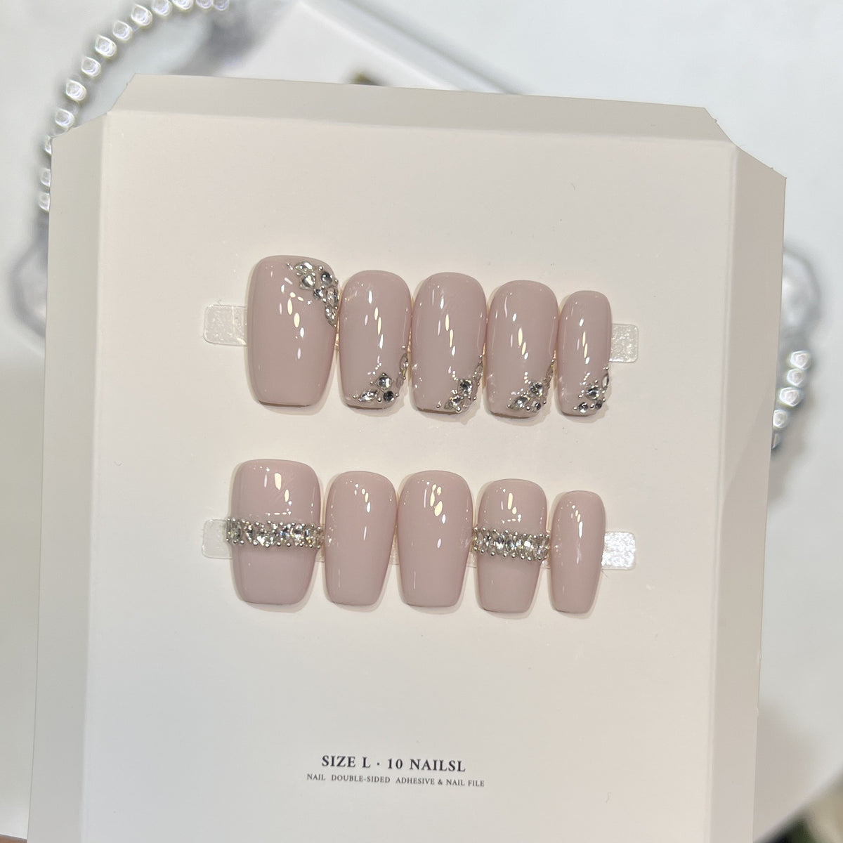 Themen Press-On Nagelkunstset mit Hello Kitty Designs Brehn