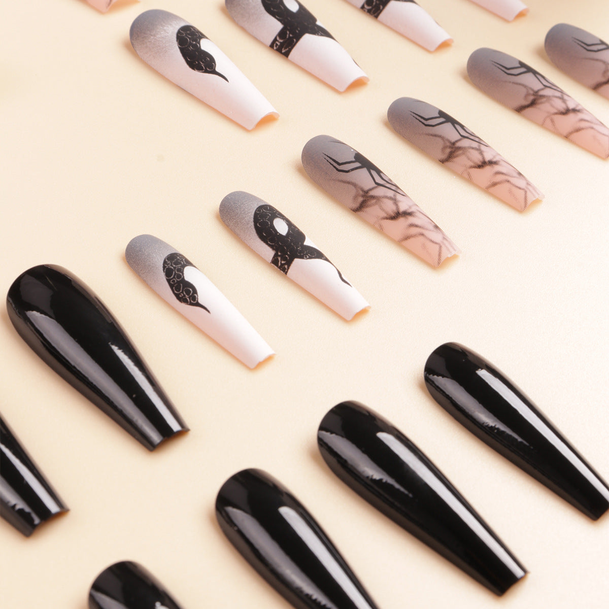 Künstlerische Press-On Nagelspitzen Brehn