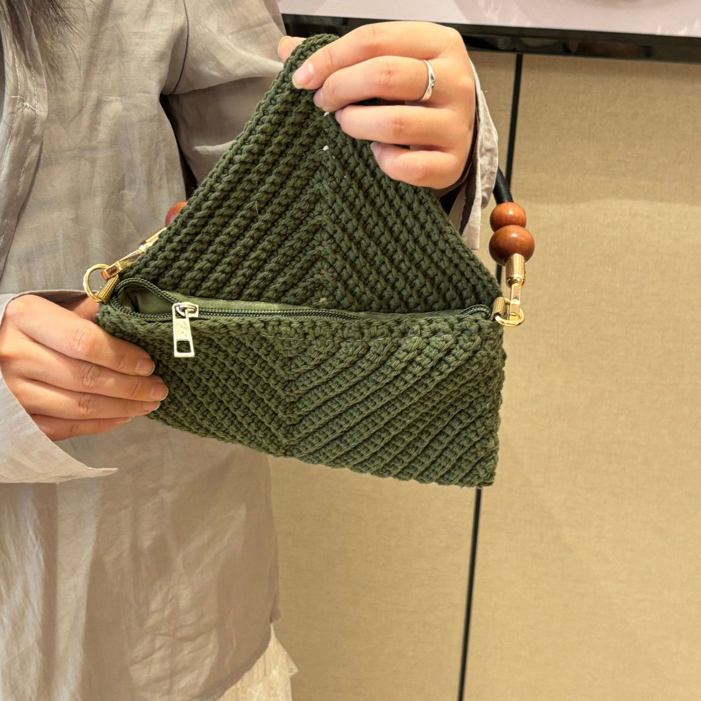 Elegante Geflochtene Schultertasche Brehn