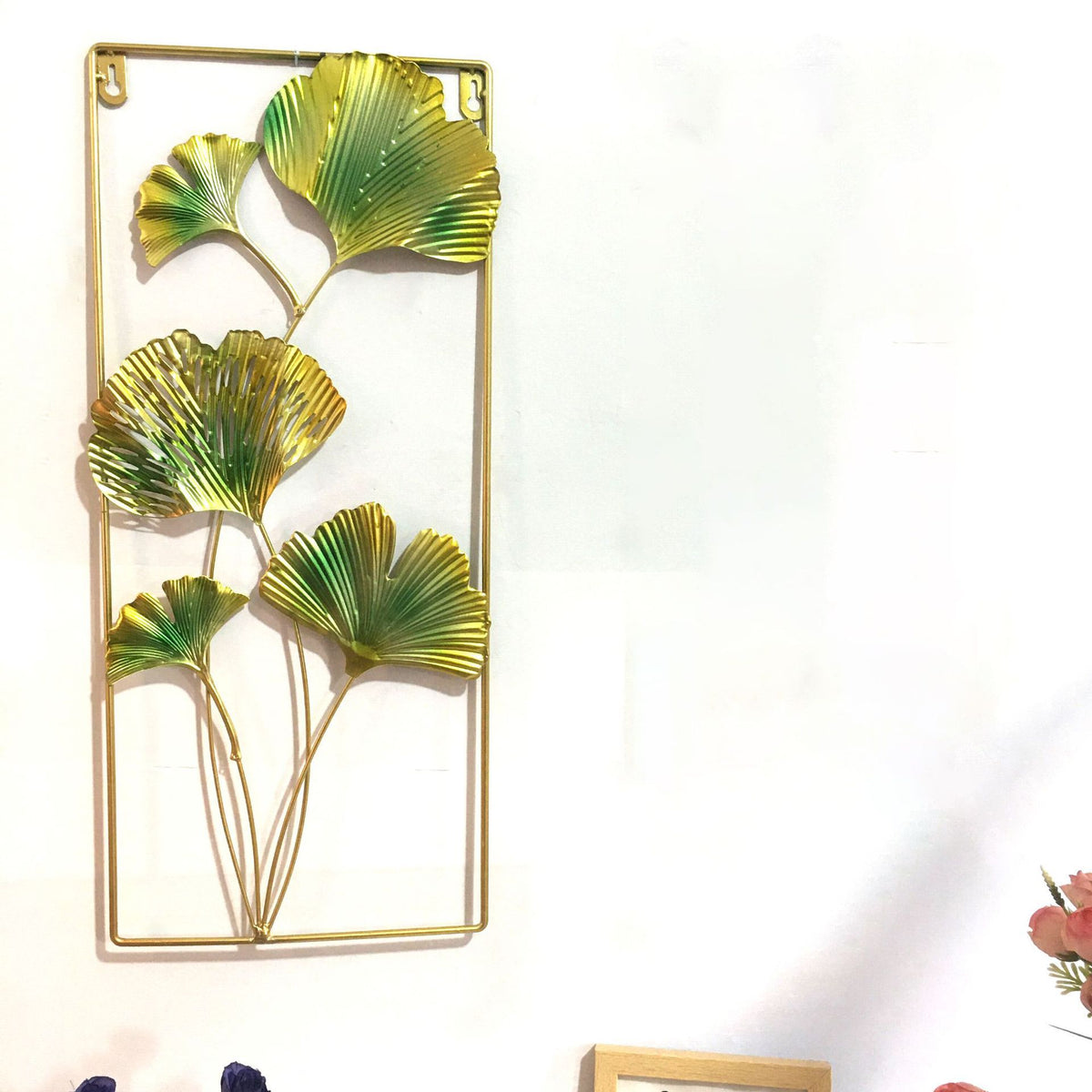 Dekorative Metallwandkunst mit tropischem Blatt- und Spiegeldesign Brehn