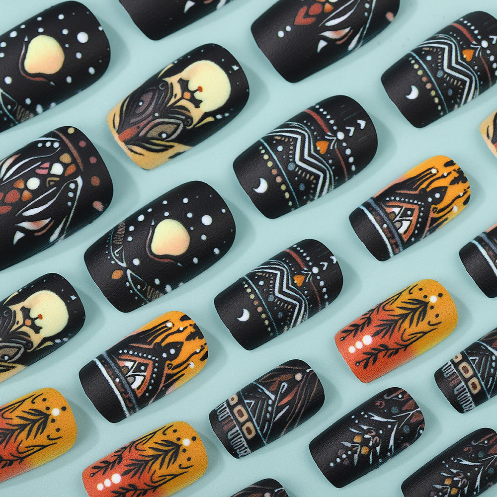 Kunstnägel mit künstlerischen Designs Brehn