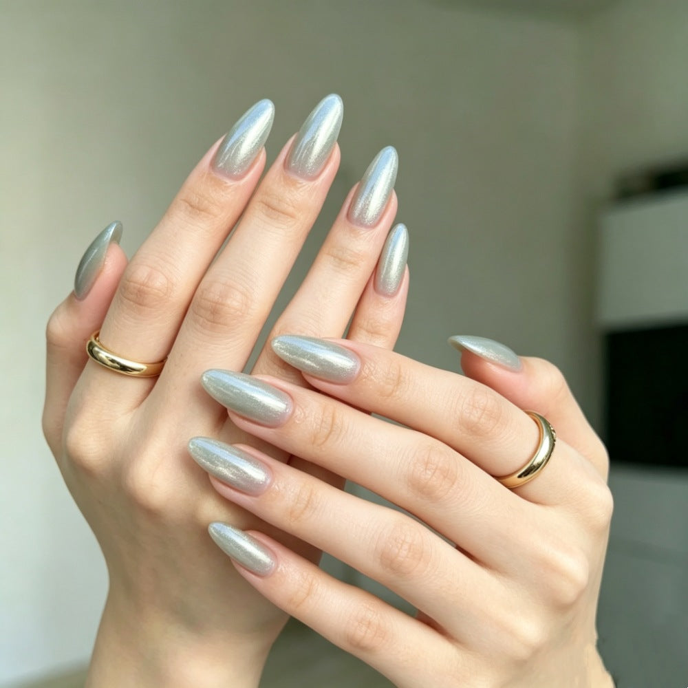 Mandelförmiges Metallic Press-On Nagelset Brehn