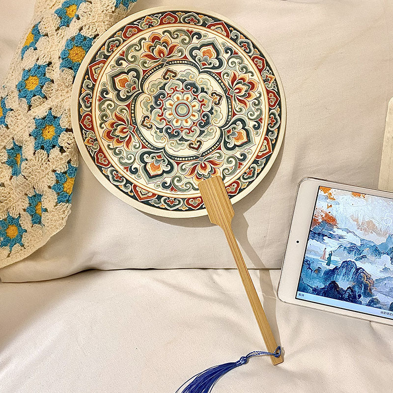 Handgefertigter Fächer mit Kunstvollem Motiv Brehn