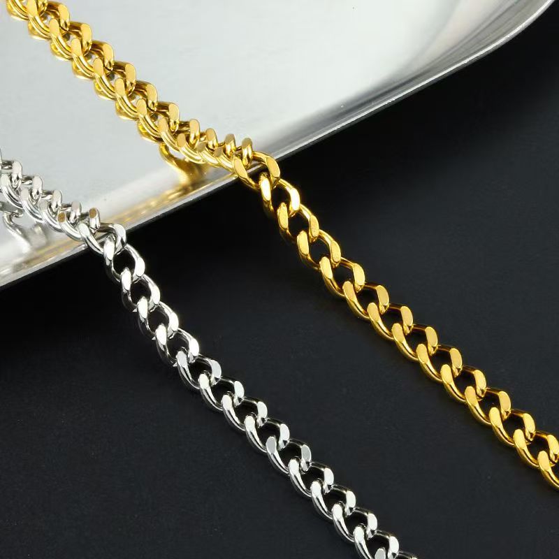 Schickes Goldenes Kettenarmband-Set Brehn