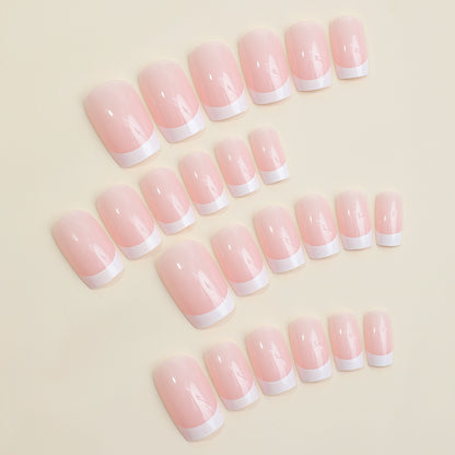 Künstliches Nagelset mit elegantem French-Maniküre-Design Brehn