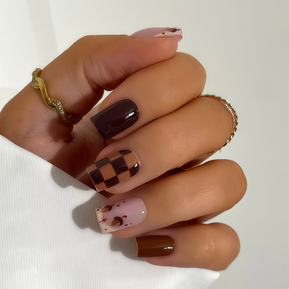 Künstlerisches Quadrat Nagelkunstdesign Brehn