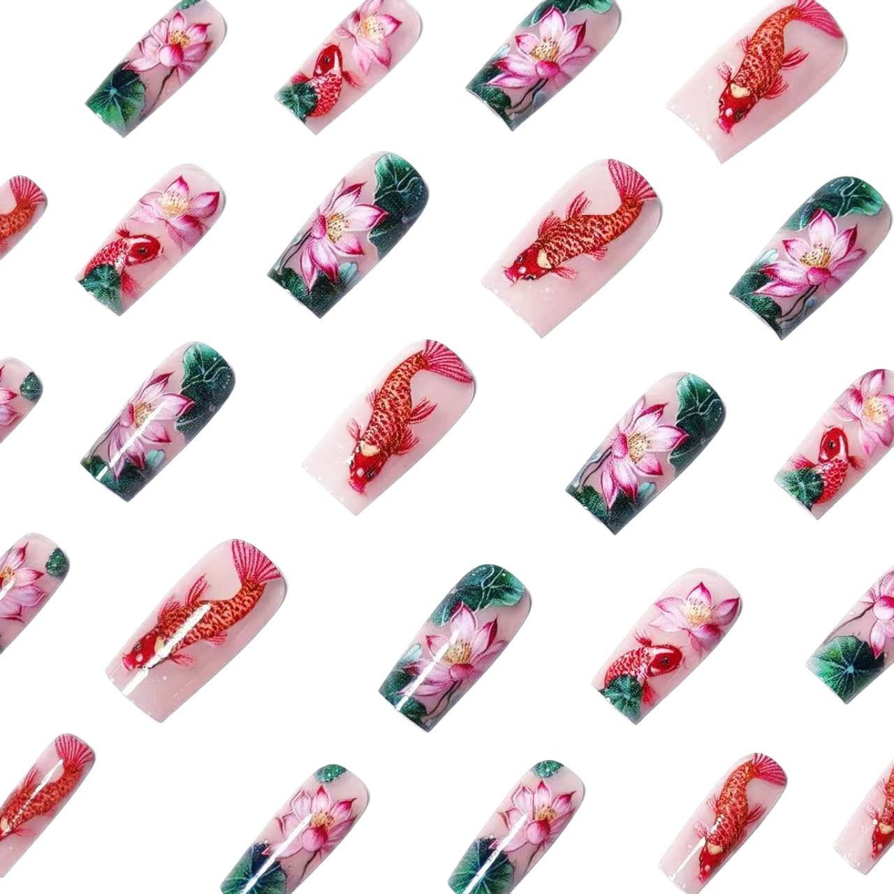 Kunstnägel mit Floralen Lotusselementen und Koi-Muster Brehn
