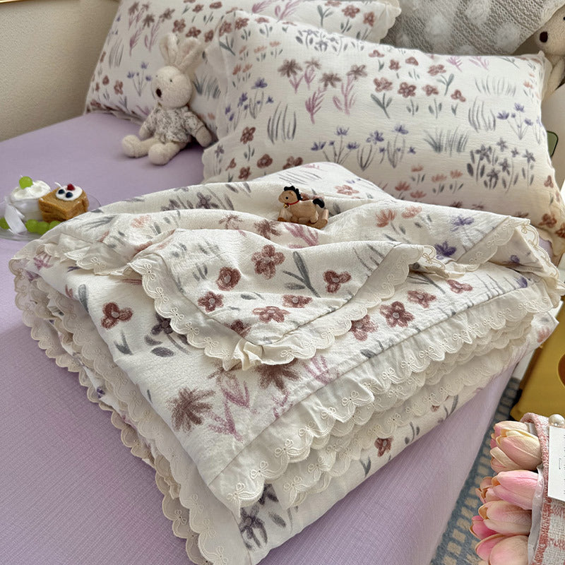 Damen Kuschelige Tagesdecke mit verspieltem Blumenmuster Brehn